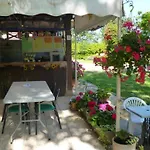Mobil Avec Terrasse Pour 4 Personnes - Api-1-52-483 *