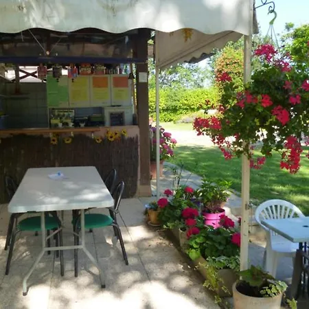Mobil Avec Terrasse Pour 4 Personnes - Api-1-52-483 *
